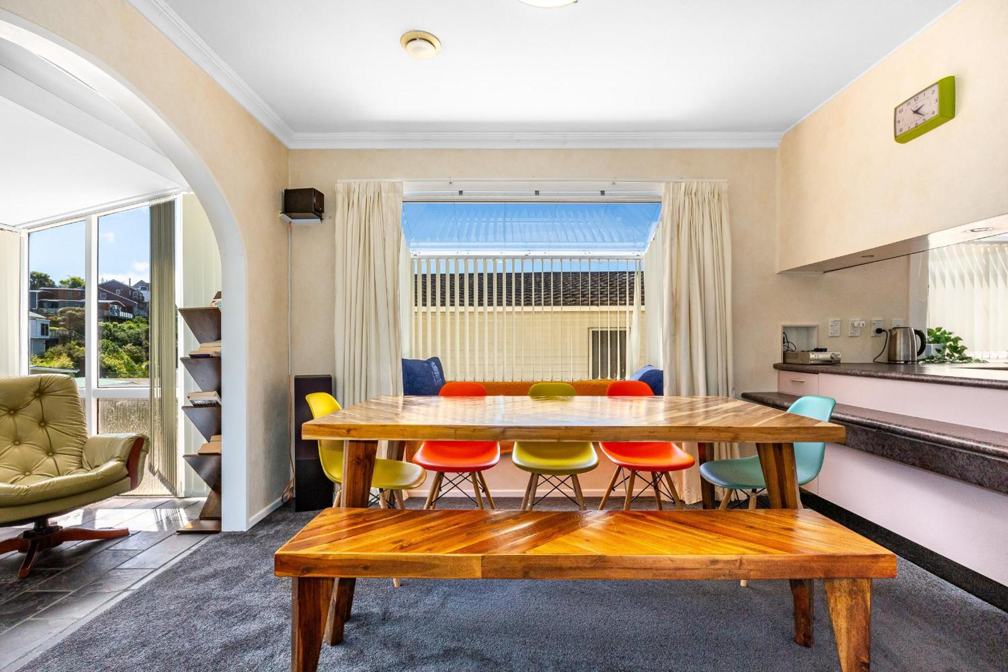 Retro 4 Bedroom Home, Warm And Welcoming, Quiet Location Porirua Zewnętrze zdjęcie